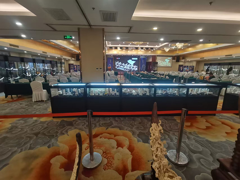 如何通过展柜租赁优化展览展示效果