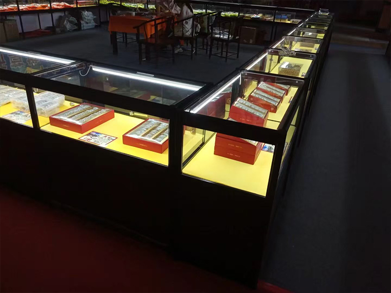 租赁黑色展示柜能为品牌带来哪些好处
