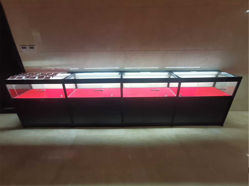 如何通过租赁黑色展示柜吸引更多顾客